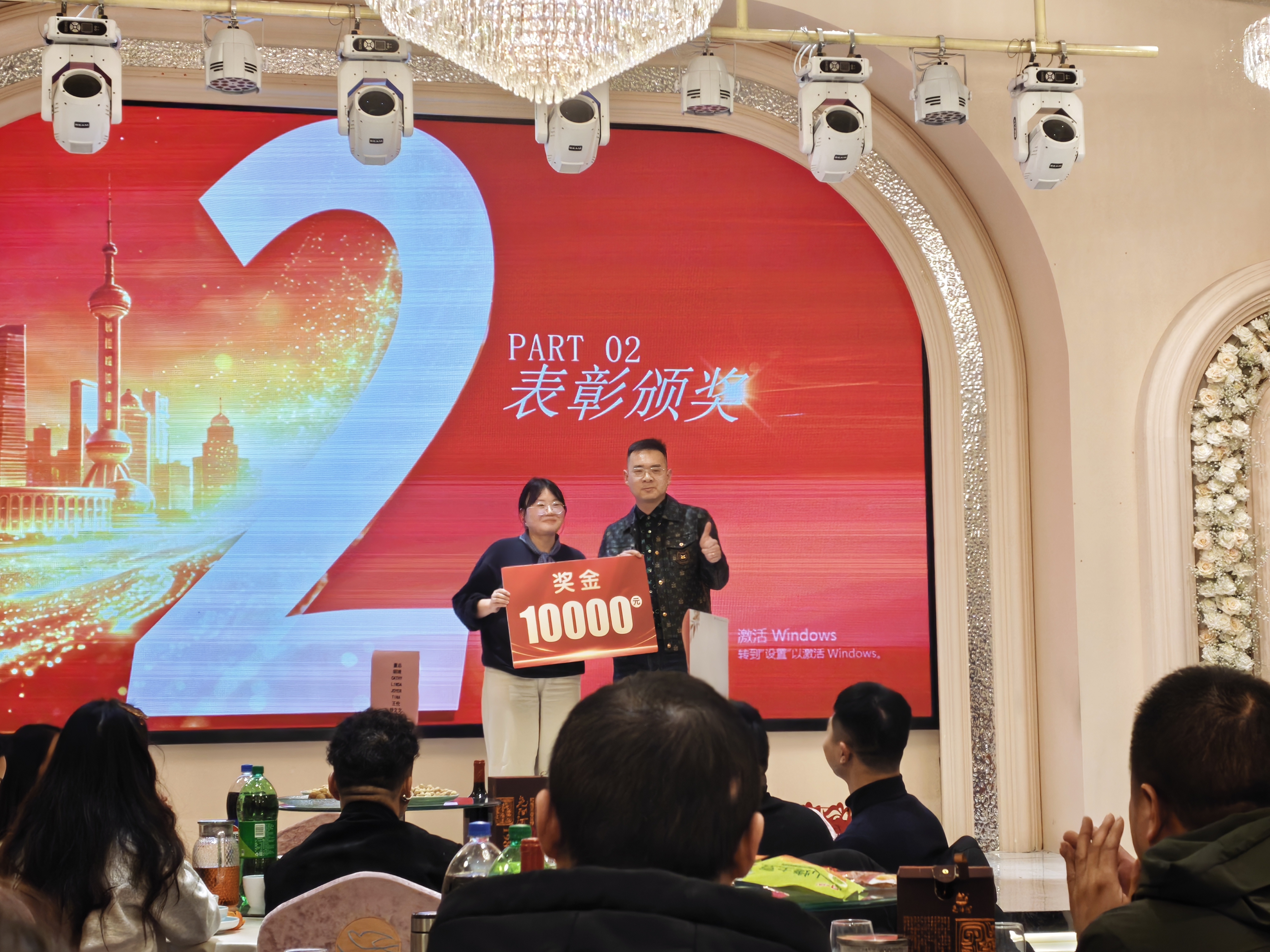 الوحدة في القلب والتقدم معًا - تستضيف مجموعة Chusheng Vehicle Group حفل العشاء السنوي لتقدير الموظفين