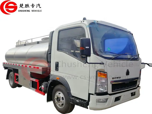 كيف يتم نقل الحليب من المزرعة إلى المعالج؟