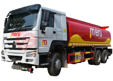 كم تحمل شاحنة خزان الوقود؟